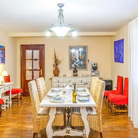 Lovely In With Kitchen Holiday home *